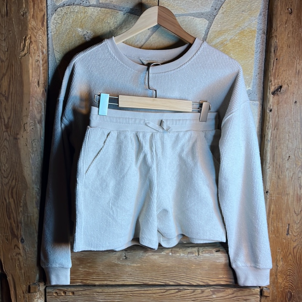 The Commons Ribbed Boxy Pullover + Short Set 🫶 - Picture 3 of 12